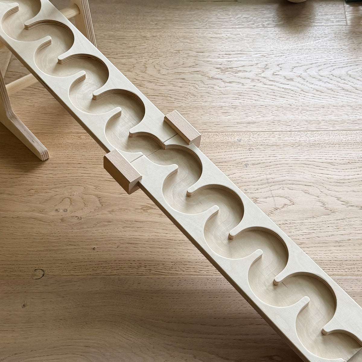 Marble run plates for large 25mm balls