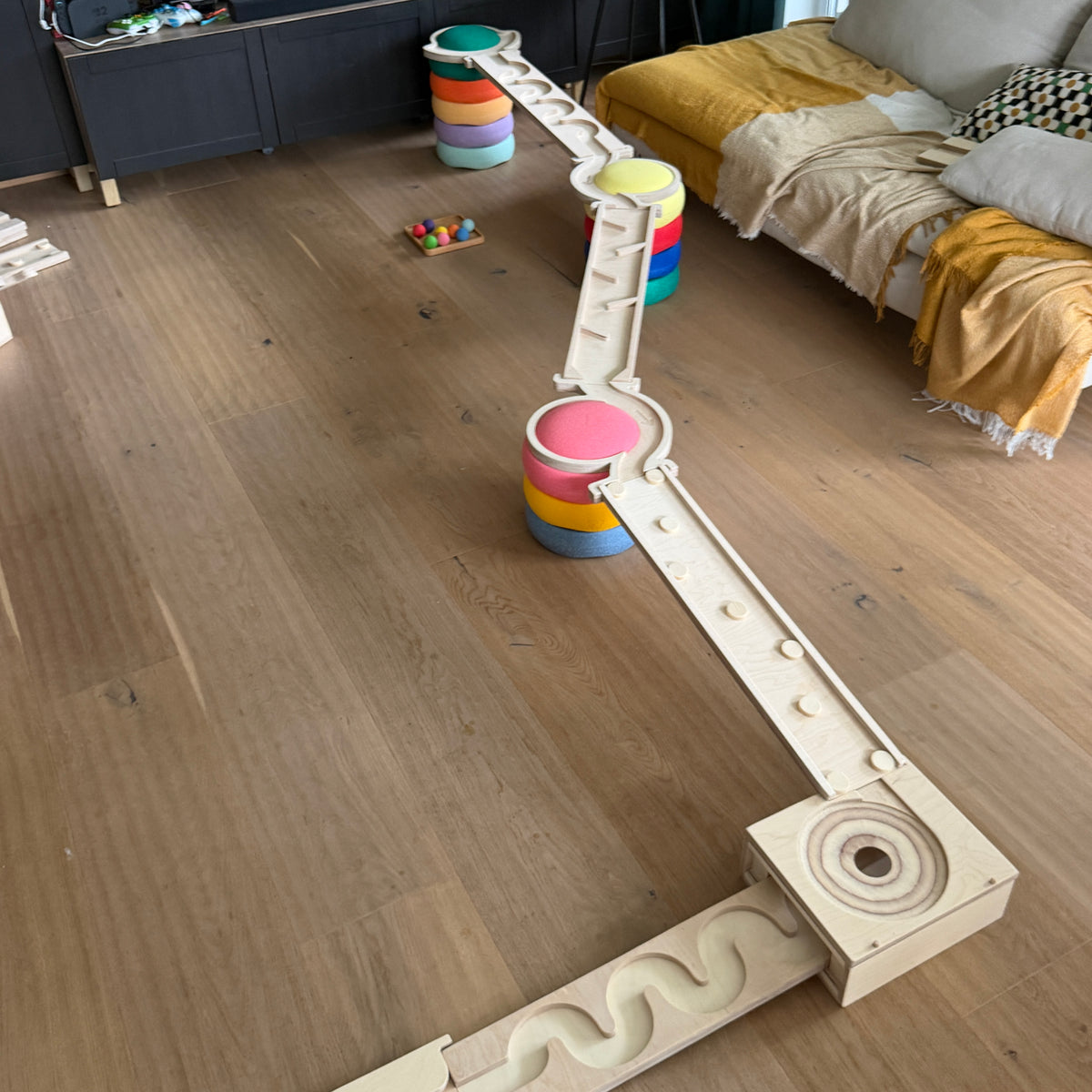 Große Kugelbahn auf Stapelsteinen – 5 cm Kugel