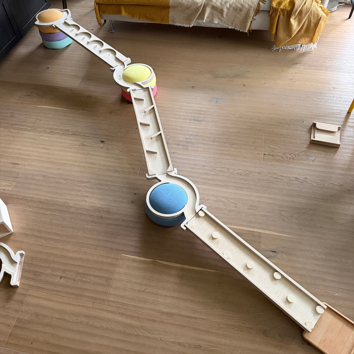 Große Kugelbahn auf Stapelsteinen – 5 cm Kugel