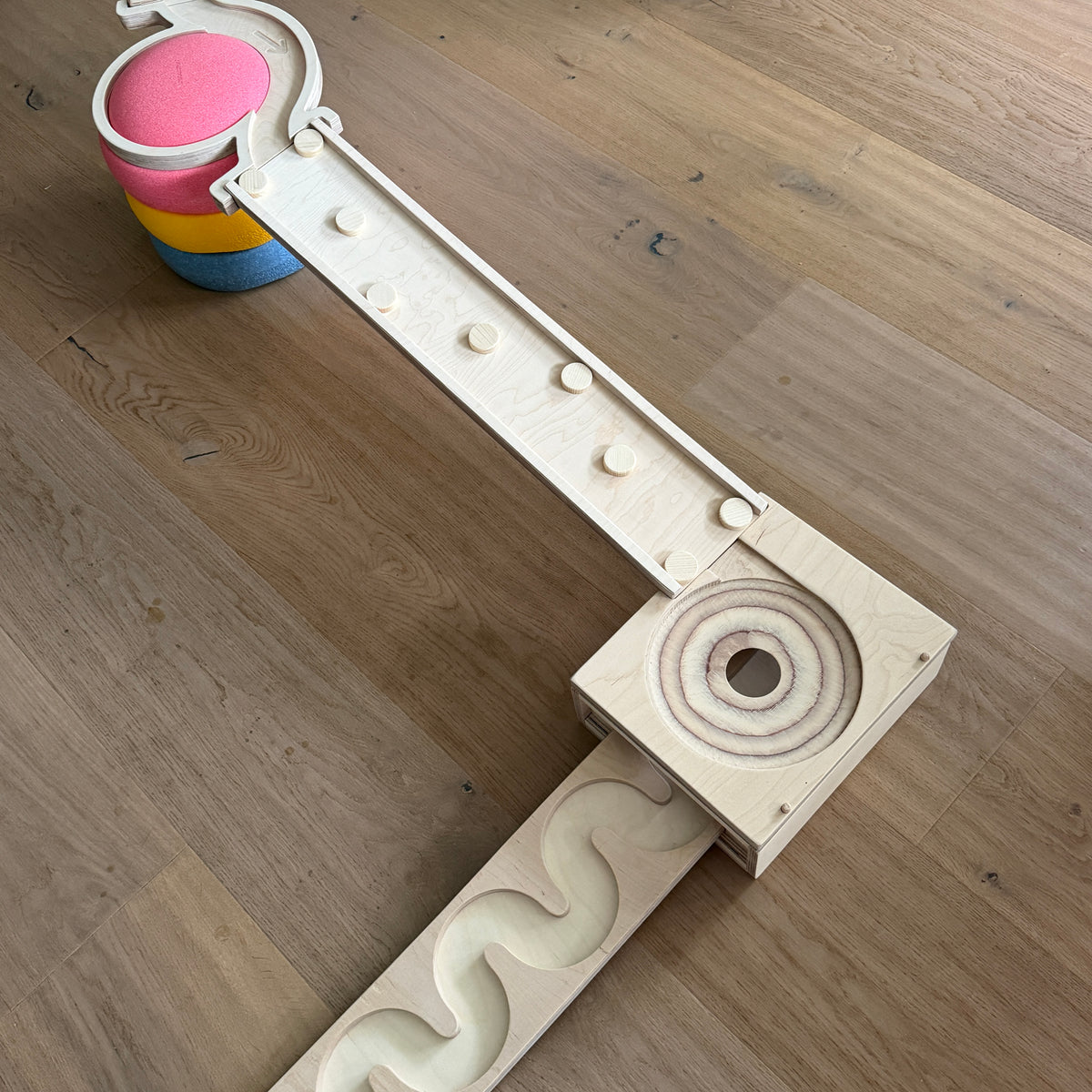 Große Kugelbahn auf Stapelsteinen – 5 cm Kugel