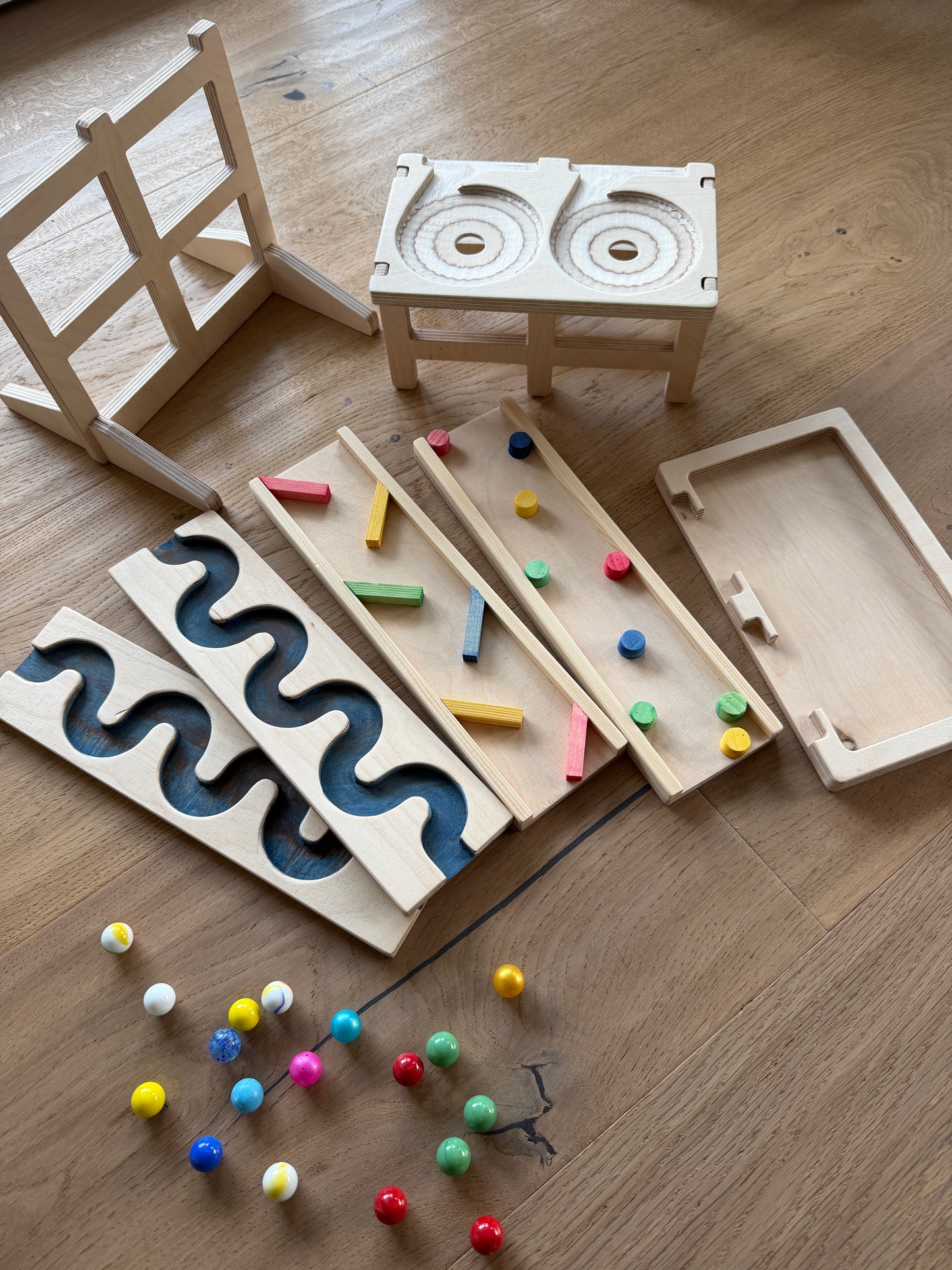 Bunte Limited Edition – Murmelbahn mit handbemalten Details und Doppeltrichter