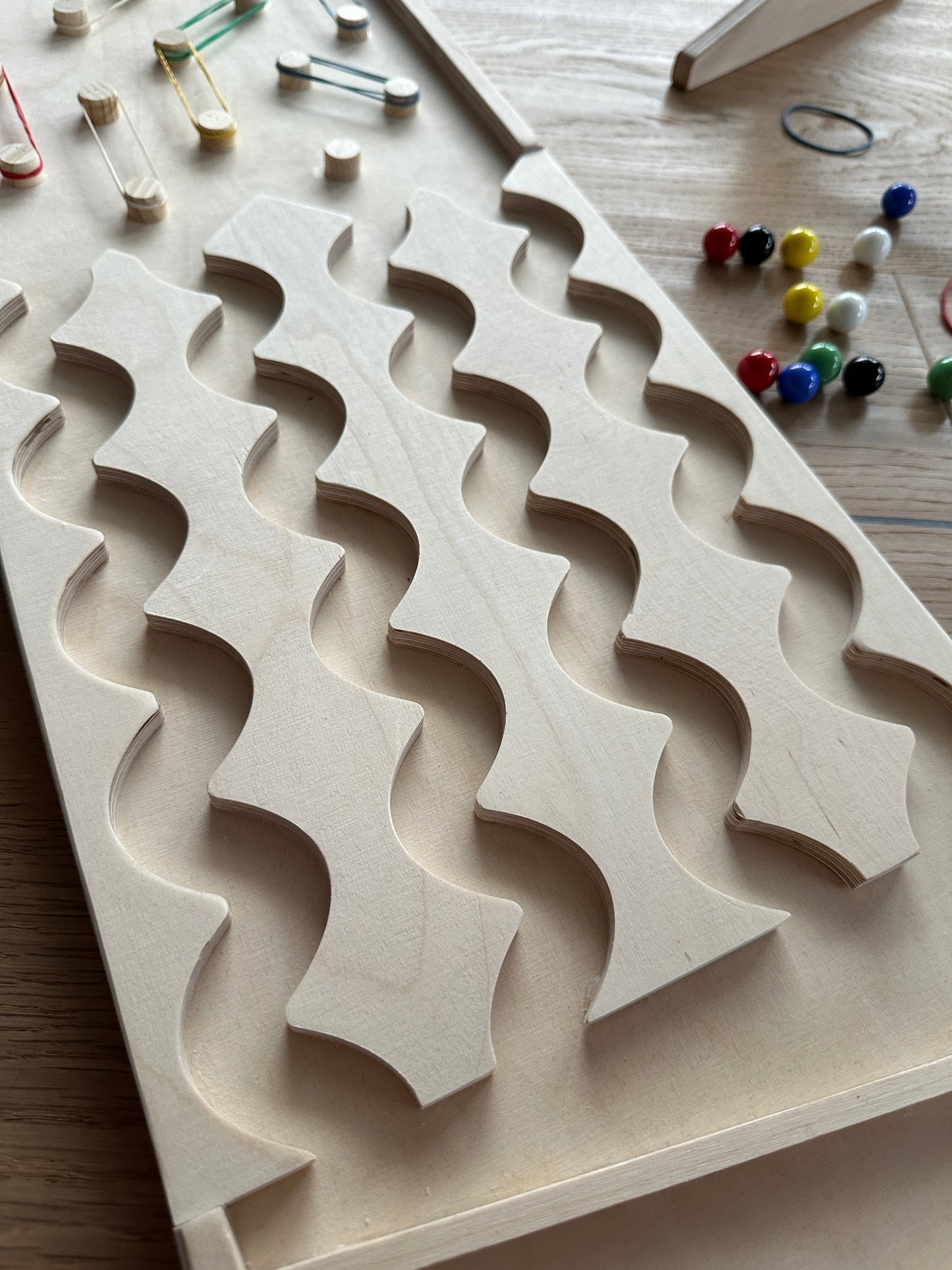 1-Meter Kugelbahn-Platte – mit höhenverstellbarer Leiter