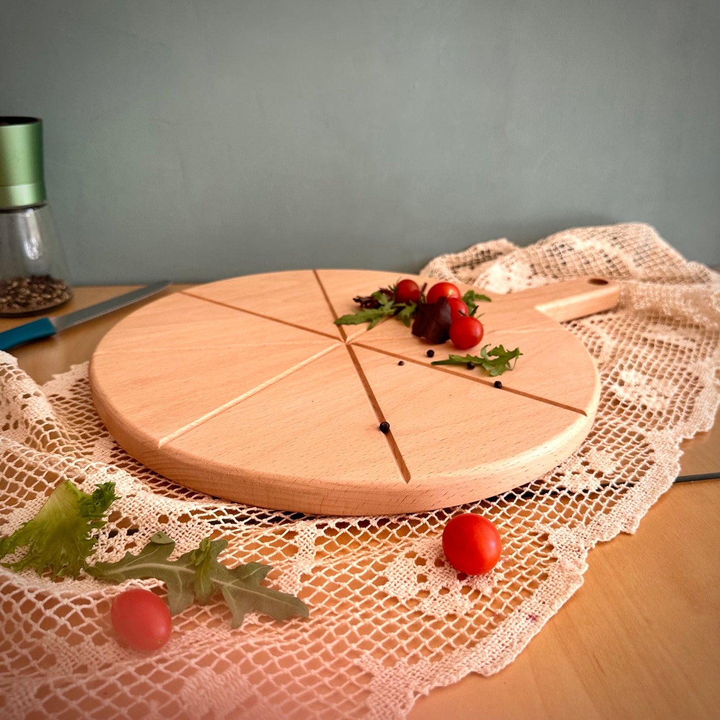 Pizzabrett mit Schneiderinnen