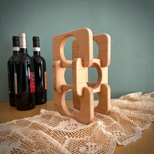 Modernes Weinregal für drei Flaschen