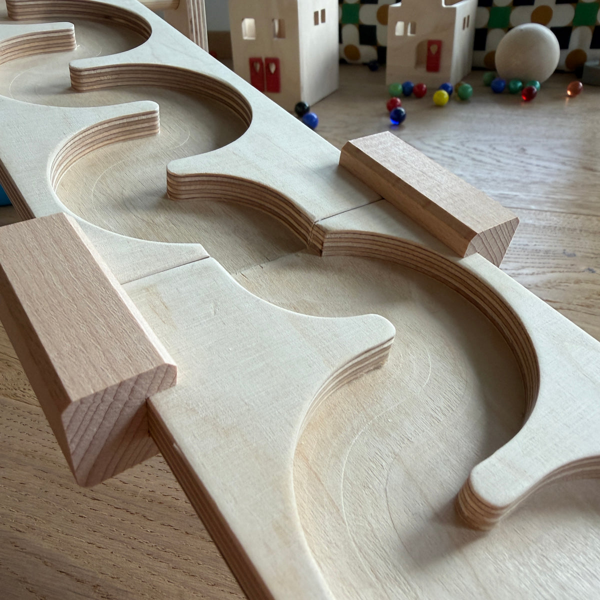 Marble run plates for large 25mm balls
